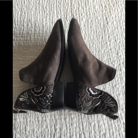 NWT Kenneth Cole suede boot w/ankle embellishment - Picture 6 of 13